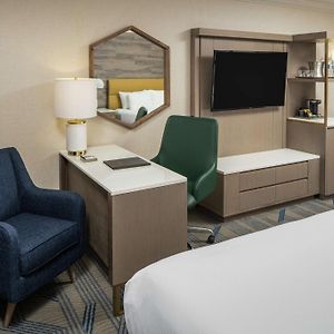 Queen Room Roll Shower Mobility Hearing Access or Non-Smoking